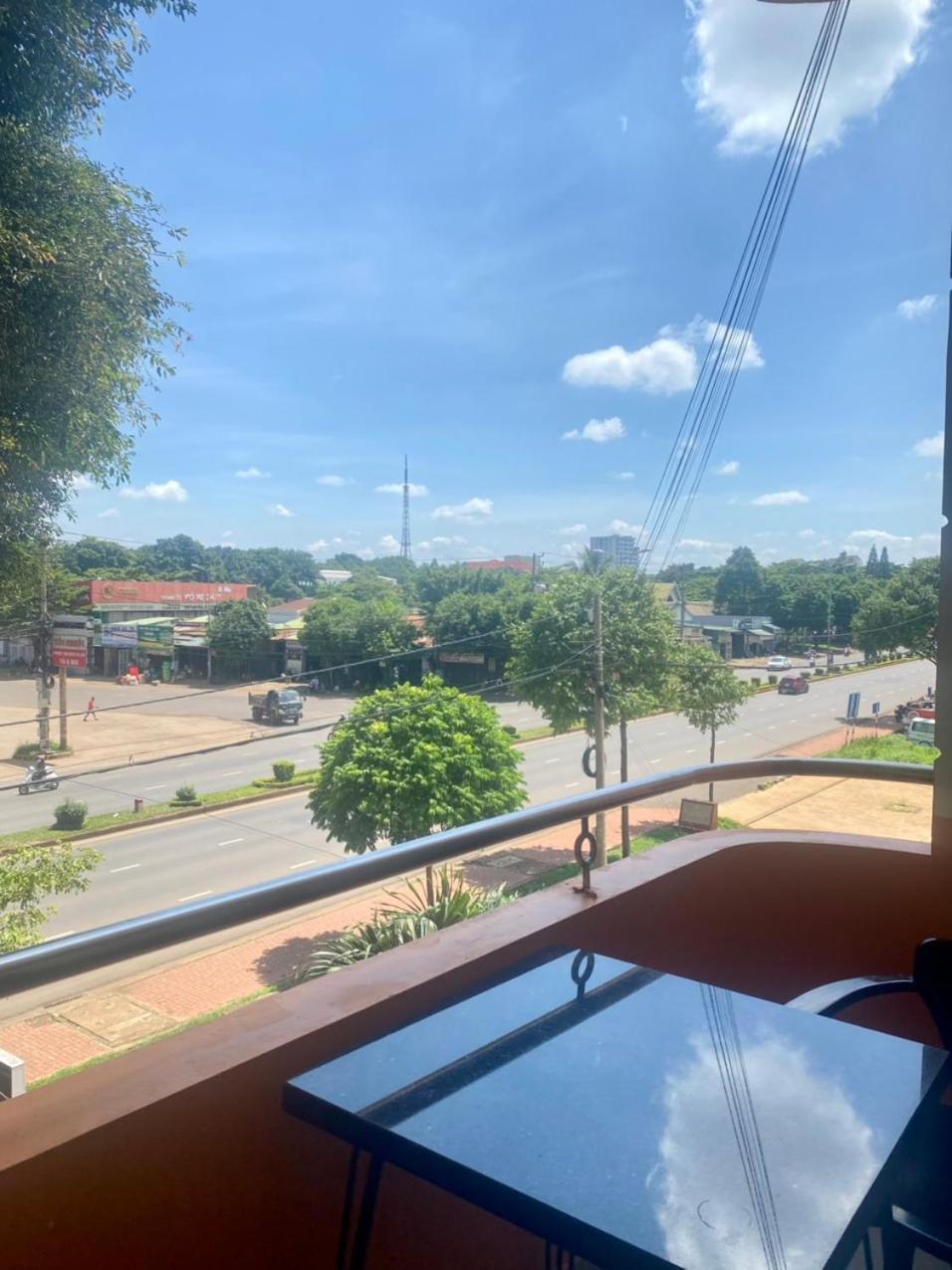 Khach San Ban Me Xanh Hotel Buon Ma Thuot Buitenkant foto