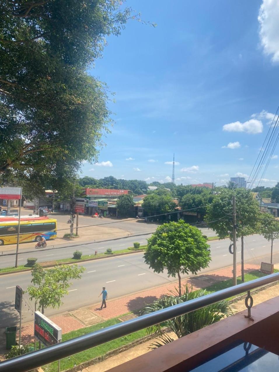 Khach San Ban Me Xanh Hotel Buon Ma Thuot Buitenkant foto